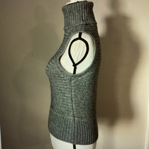 MODA International Sleeveless Turtleneck - Gray - Size M - Picture 3 of 6